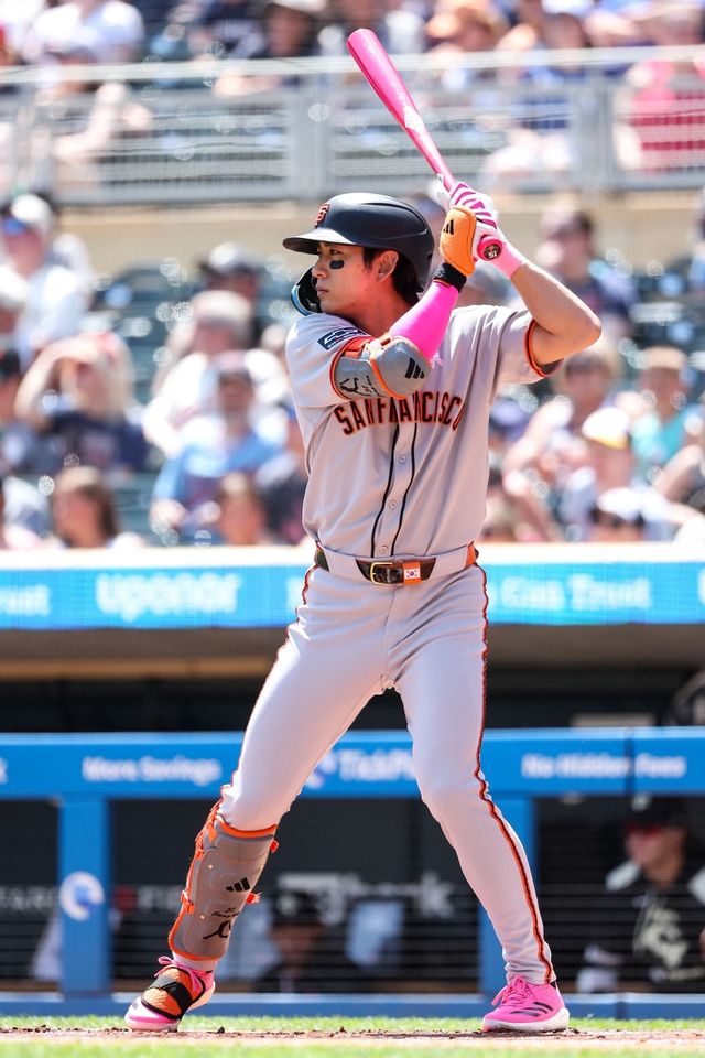 미국 메이저리그 샌프란시스코 자이언츠의 이정후가 13일(한국시간) 미국 캘리포니아주 샌프란시스코의 오라클 파크에서 열리는 2025 메이저리그 애리조나 다이아몬드백스와 홈 경기에서 빅리그 데뷔 첫 선발 4번타자로 출전한다. 사진 연합뉴스