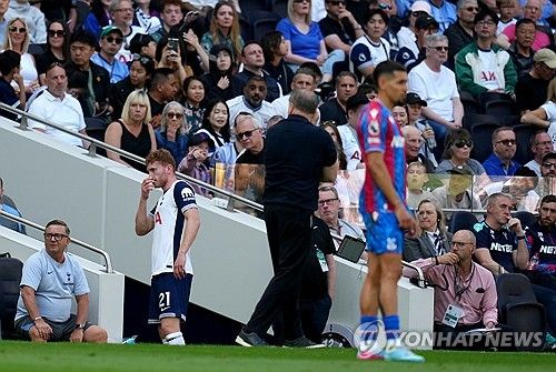 토트넘 홋스퍼는 14일(한국시간) 구단 공식 홈페이지를 통해 데얀 쿨루셉스키가 오른쪽 슬개골 부상을 당해 수술을 받았다고 발표했다. 토트넘 핵심 미드필더 쿨루셉스키는 지난 11일 크리스털 팰리스와의 2024-25시즌 프리미어리그 36라운드 홈경기에서 부상을 입어 수술대에 올랐다. 슬개골 부상으로 인해 쿨루셉스키는 다가오는 맨체스터 유나이티드와의 유럽축구연맹(UEFA) 유로파리그 결승전에 출전하지 못하게 됐다. 연합뉴스