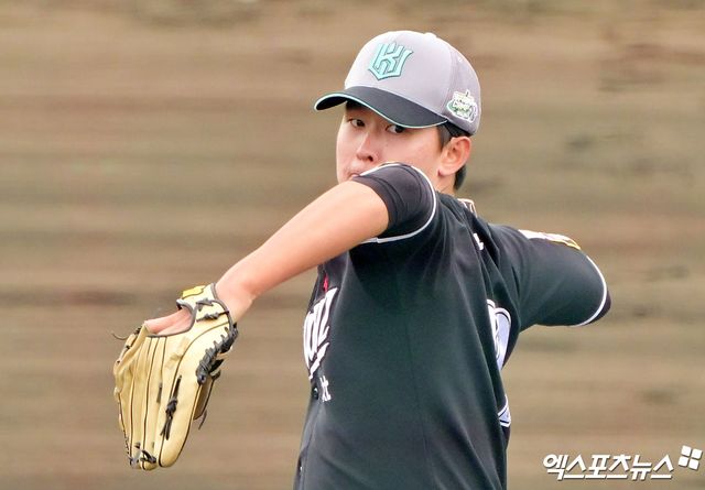 KT 위즈 투수 강건이 경기에 등판해 투구하고 있다. 엑스포츠뉴스 DB