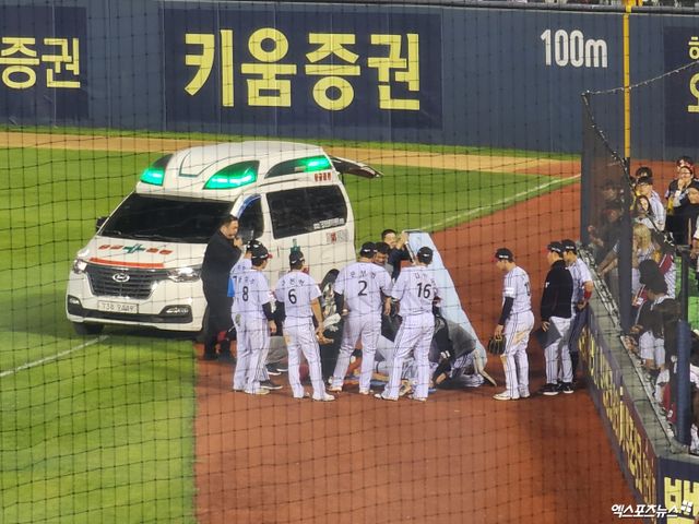 LG 외야수 홍창기는 13일 잠실구장에서 열린 '2025 신한 SOL Bank KBO 리그' 키움과 주중 3연전 첫 번째 경기에서 1번타자 우익수로 선발 출전했다. 홈런포를 포함해 3타점으로 공격에 활력을 불어넣었으나 경기 종료 직전 수비 과정에서 다쳐 구급차를 타고 병원으로 후송됐다. 엑스포츠뉴스 DB