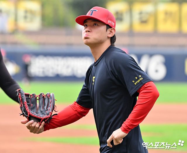 21일 오후 광주기아챔피언스필드에서 열리는 '2024 신한 SOL Bank KBO 한국시리즈' 삼성 라이온즈와 KIA 타이거즈의 1차전 경기, KIA 김도영이 훈련에 임하고 있다. 엑스포츠뉴스 DB