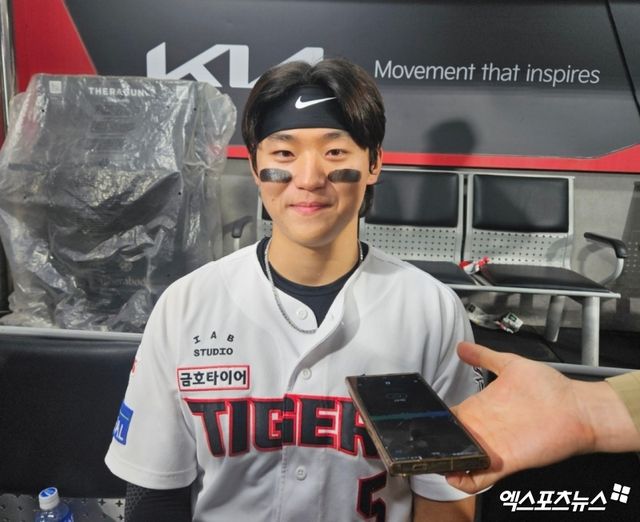 13일 오후 광주-KIA챔피언스필드에서 열린 '2025 신한 SOL Bank KBO리그' 롯데 자이언츠와 KIA 타이거즈의 경기, KIA 김도영이 취재진과 인터뷰에 임하고 있다. 광주, 유준상 기자