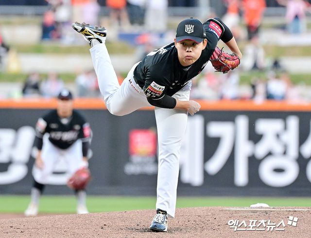 KT 위즈 선발투수 소형준이 경기에서 투구하고 있다. 엑스포츠뉴스 DB