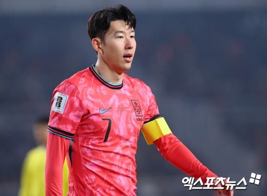 대한축구협회가 14일 보도자료를 통해 홍명보 감독이 이끄는 대한민국 축구 국가대표팀의 9월 A매치 일정에 미국, 멕시코와 평가전을 갖는다고 발표했다.&nbsp; 축구 대표팀은 오는 현지 시각 9월 6일 17시(한국시간 7일 오전 6시) 뉴저지에 있는 레드불 아레나에서 미국과 평가전을 갖는다. 이어 9일에는 멕시코와 두 번째 경기를 치를 예정이다. 멕시코전 장소와 일정은 추후 확정된다.&nbsp;엑스포츠뉴스DB