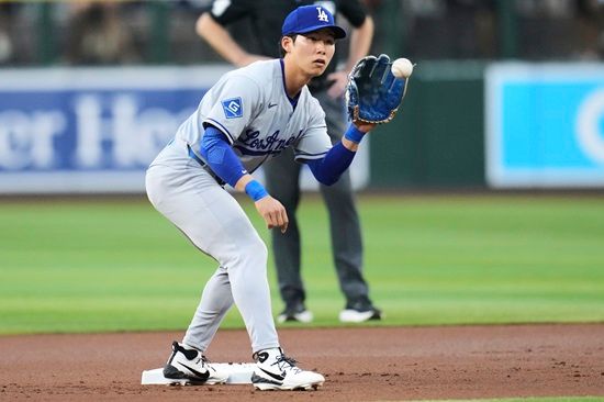 미국 메이저리그 LA 다저스에서 뛰고 있는 김혜성이 14일(한국시간) 미국 캘리포니아주 로스앤젤레스의 다저스타디움에서 열린 2025 메이저리그 애슬레틱스와 홈 경기에서 1타수 무안타를 기록했다. 사진 연합뉴스