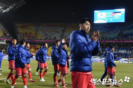 대한축구협회가 14일 보도자료를 통해 홍명보 감독이 이끄는 대한민국 축구 국가대표팀의 9월 A매치 일정에 미국, 멕시코와 평가전을 갖는다고 발표했다.&nbsp; 축구 대표팀은 오는 현지 시각 9월 6일 17시(한국시간 7일 오전 6시) 뉴저지에 있는 레드불 아레나에서 미국과 평가전을 갖는다. 이어 9일에는 멕시코와 두 번째 경기를 치를 예정이다. 멕시코전 장소와 일정은 추후 확정된다.&nbsp;엑스포츠뉴스DB