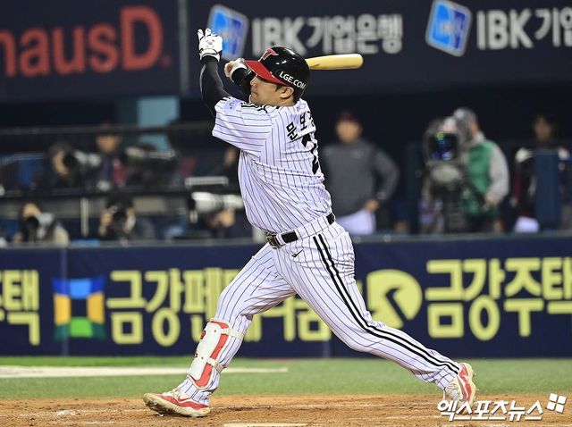 LG 내야수 문보경은 14일 잠실구장에서 열린 '2025 신한 SOL Bank KBO 리그' 키움과 주중 3연전 두 번째 경기에서 4번타자 3루수로 선발 출전했다. 4안타로 맹타를 휘두르며 공격에 활력을 불어넣었다. 엑스포츠뉴스 DB