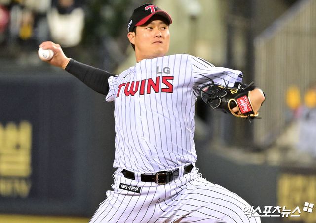 LG 투수 김강률은 14일 잠실구장에서 열린 '2025 신한 SOL Bank KBO 리그' 키움와 주중 3연전 두 번째 경기를 앞두고 오른쪽 어깨 통증으로 1군 엔트리에서 빠졌다. 엑스포츠뉴스 DB