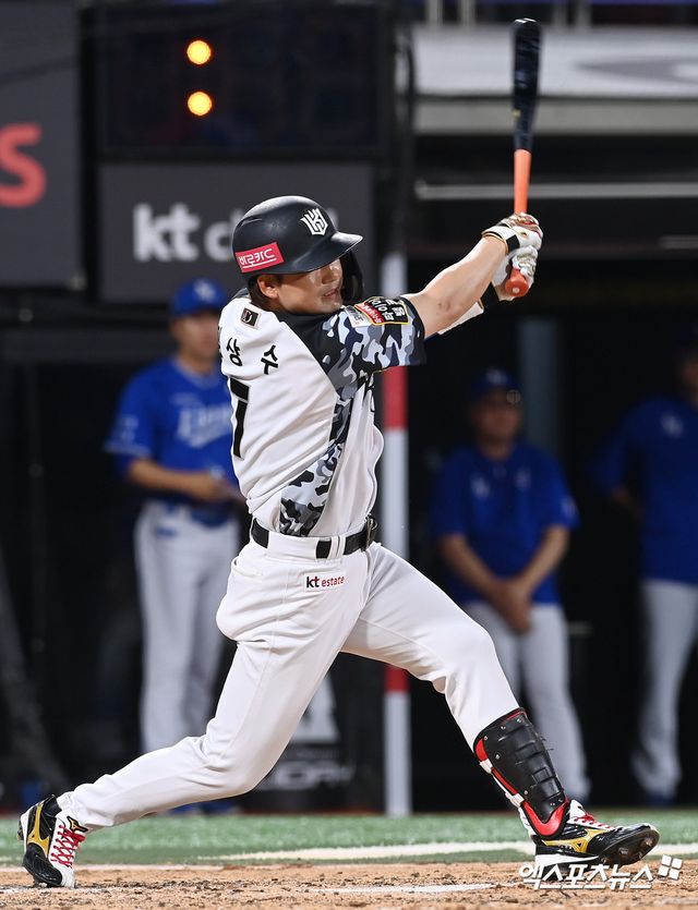 KT 위즈 김상수가 경기에 출전해 타격하고 있다. 엑스포츠뉴스 DB