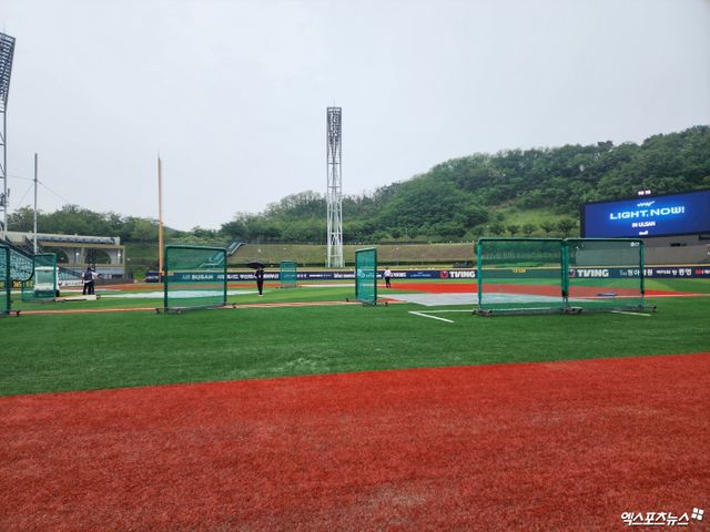 NC와 키움은 16일 울산문수야구장에서 '2025 신한 SOL Bank KBO 리그' 주말 3연전 첫 경기를 치를 예정이었으나 그라운드를 덮은 많은 비로 우천 취소됐다. 양 팀은 17일 오후 2시 더블헤더 1경기에 나선다. 울산, 박정현 기자