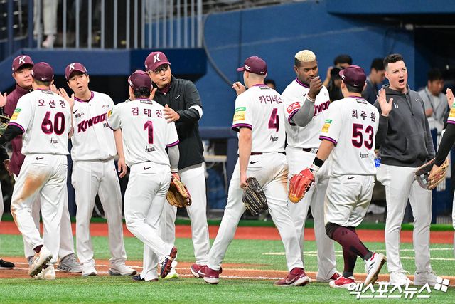 키움과 NC는 16일 울산문수야구장에서 '2025 신한 SOL Bank KBO 리그' 주말 3연전 첫 경기를 치를 예정이었으나 그라운드를 덮은 많은 비로 우천 취소됐다. 양 팀은 17일 오후 2시 더블헤더 1경기에 나선다. 엑스포츠뉴스 DB