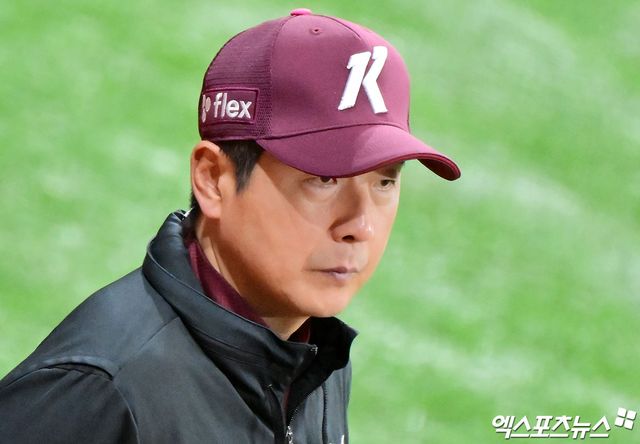 홍원기 키움 감독은 16일 울산문수야구장에서 열릴 예정이던(우천 취소) '2025 신한 SOL Bank KBO 리그' 주말 3연전 첫 경기를 앞두고 우천 취소를 반기면서도, 여러 고민을 털어놨다. 엑스포츠뉴스 DB