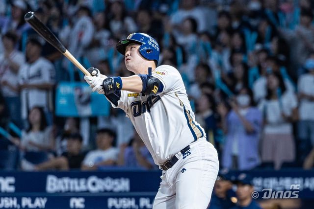 NC 포수 김형준은 17일 울산문수야구장에서 열린 '2025 신한 SOL Bank KBO 리그' 키움과 더블헤더 1경기에서 8번타자 포수로 선발 출전했다. 7회말 결승타를 포함해 2타점을 기록. 공격에 활력을 불어넣었다. NC 다이노스