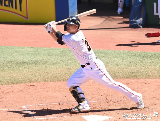 18일 호주 멜버른 볼파크에서 2024 한화 이글스 스프링캠프가 진행됐다. 이날 열린 한화 이글스와 호주 야구 국가대표팀의 연습경기, 한화 김인환이 타격하고 있다. 엑스포츠뉴스 DB