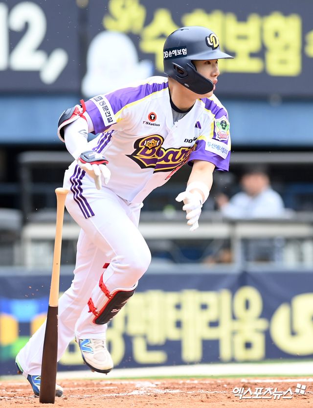  5일 오후 서울 잠실야구장에서 열린 '2025 신한 SOL Bank KBO리그' LG 트윈스와 두산 베어스의 경기, 8회말 1사 1루 두산 조수행이 안타를 날리고 있다. 엑스포츠뉴스 DB