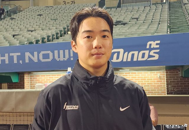 키움 투수 김연주는 17일 울산문수야구장에서 열린 '2025 신한 SOL Bank KBO 리그' NC와 더블헤더 2경기에서 선발 등판했다. 5이닝 1실점을 기록해 생애 첫 선발승을 챙겼다. 그는 경기 후 동료의 축하 물 세리머니를 받았다. 울산, 박정현 기자