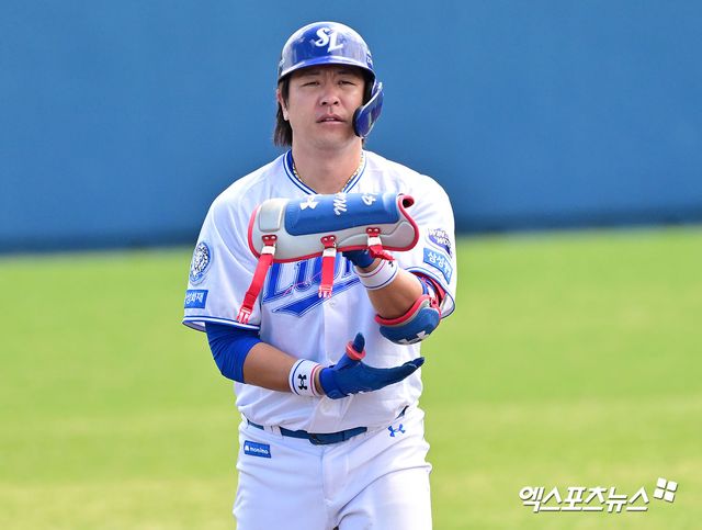 삼성 라이온즈 포수 강민호가 18일 부산 사직야구장에서 열린 2025 신한 SOL Bank KBO리그 롯데 자이언츠와의 팀 간 6차전에 부상으로 결장했다. 사진 엑스포츠뉴스 DB