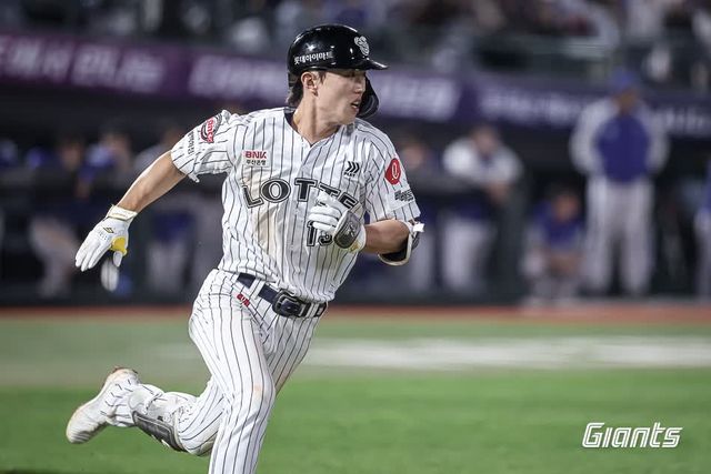 롯데 자이언츠 내야수 전민재가 18일 부산 사직야구장에서 열리는 2025 신한 SOL Bank KBO리그 삼성 라이온즈와의 팀 간 6차전에 5번타자 겸 유격수로 선발출전한다. 사진 롯데 자이언츠