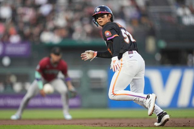 샌프란시스코 자이언츠 이정후가 미국 메이저리그 경기에 출전해 주루하고 있다. AP 연합뉴스