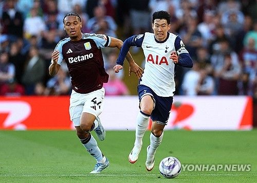 토트넘 사령탑인 안지 포스테코글루 감독은 지난 17일 손흥민이 UEFA 유로파리그 결승전에 출전해 우승에 도전하게 될 거라고 전했다. 포스테코글루 감독은 이날 애스턴 빌라와의 2024-2025시즌 프리미어리그 37라운드 원정 경기 후 기자회견에서 손흥민의 출격을 확언했다. 영국 언론은 부상자가 속출한 토트넘 미드필더에서 손흥민이 선발로 나서 한 자리를 꿰찰 것으로 보도했다. 손흥민이 선발 출전하면 아시아에서 최초로 UEFA 챔피언스리그와 유로파리그 등 두 대회의 결승에 모두 출전한 선수가 된다. 손흥민은 2019년 UEFA 챔피언스리그 결승에 출전한 적이 있다. 연합뉴스