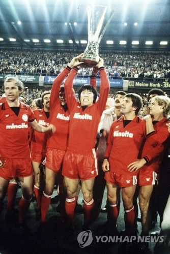 토트넘이 오는 22일 오전 4시(한국시간) 스페인 빌바오에 있는 산마메스에서 맨체스터 유나이티드와 2024-2025시즌 유럽축구연맹(UEFA) 유로파리그 결승전을 치른다.&nbsp; 토트넘은 4강에서 노르웨이 복병 보되/글림트를 제압하고 결승에 진출했다. 맨유는 산마메스를 홈구장으로 쓰는 빌바오(스페인)를 꺾고 결승에 진출해 우승을 다툰다.&nbsp;연합뉴스