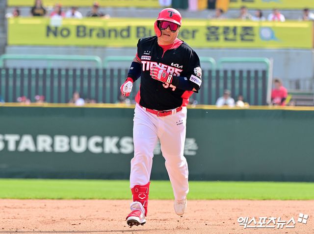 11일 오후 인천SSG랜더스필드에서 열린 '2025 신한 SOL Bank KBO리그' KIA 타이거즈와 SSG 랜더스의 경기, 5회초 1사 1루 KIA 최형우가 투런 홈런을 날린 후 그라운드를 돌고 있다. 엑스포츠뉴스 DB