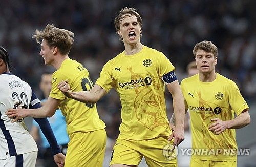 안지 포스테코글루 감독이 이끄는 토트넘이 2일(한국시간) 영국 런던에 있는 토트넘 홋스퍼 스타디움에서 열린 보되글림트(노르뒈이)와의 2024-2025시즌 유럽축구연맹(UEFA) 유로파리그 4강 1차전에서 3-1 완승을 거두며 결승 진출의 초석을 다졌다.&nbsp;연합뉴스