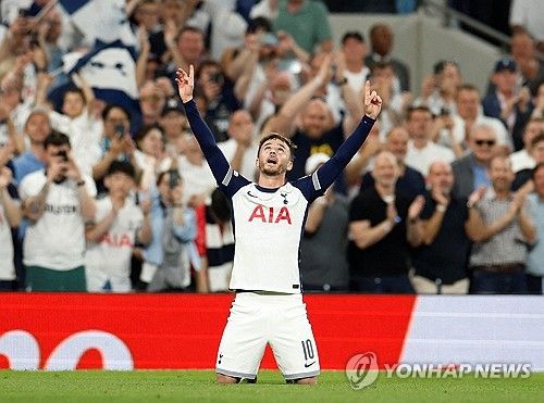 안지 포스테코글루 감독이 이끄는 토트넘이 2일(한국시간) 영국 런던에 있는 토트넘 홋스퍼 스타디움에서 열린 보되글림트(노르뒈이)와의 2024-2025시즌 유럽축구연맹(UEFA) 유로파리그 4강 1차전에서 3-1 완승을 거두며 결승 진출의 초석을 다졌다.&nbsp;연합뉴스