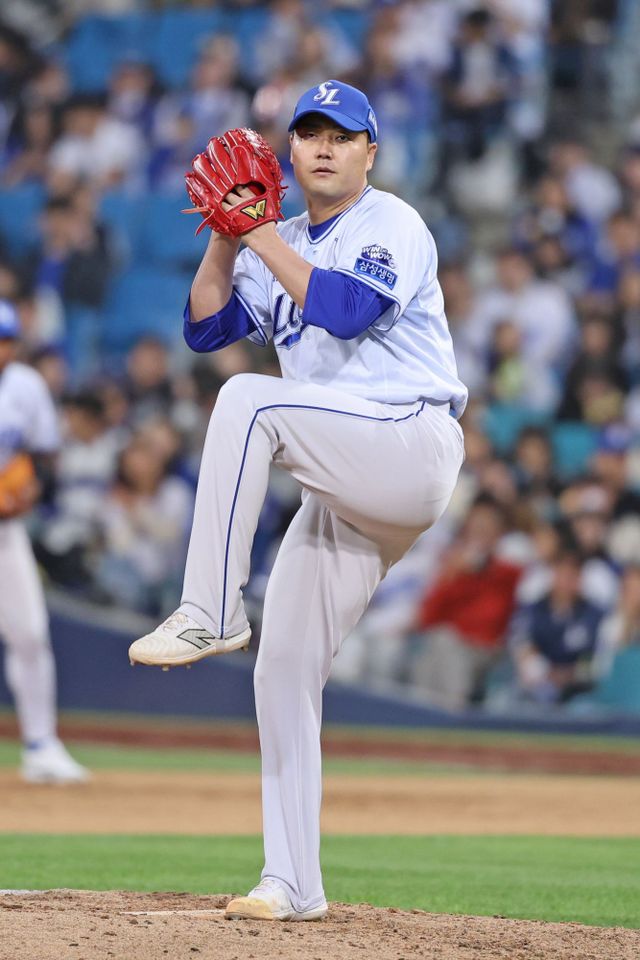 삼성 라이온즈 김태훈이 2일 대구 두산 베어스전에 구원 등판해 투구하고 있다. 삼성 라이온즈