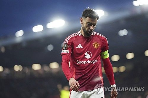 후벵 아모림 감독이 이끄는 맨유가 2일(한국시간) 스페인 빌바오에 있는 산 마메스에서 열린 아틀레틱 클루브 빌바오와의 2024-2025시즌 유럽축구연맹(UEFA) 유로파리그 4강 1차전에서 3-0 완승을 거뒀다.&nbsp;브루누 페르난데스는 멀티 골을 넣으며 팀 승리의 일등공신이 됐다. 연합뉴스