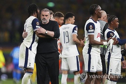 안지 포스테코글루 감독이 이끄는 토트넘이 2일(한국시간) 영국 런던에 있는 토트넘 홋스퍼 스타디움에서 열린 보되글림트(노르뒈이)와의 2024-2025시즌 유럽축구연맹(UEFA) 유로파리그 4강 1차전에서 3-1 완승을 거두며 결승 진출의 초석을 다졌다.&nbsp;연합뉴스