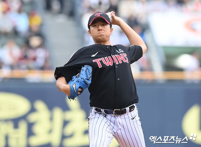LG 투수 송승기는 20일 사직구장에서 열린 '2025 신한 SOL Bank KBO 리그' 롯데와 주중 3연전 첫 번째 경기에서 선발 등판했다. 5이닝 3실점 하며 팀 승리에 힘을 보탰다. 엑스포츠뉴스 DB