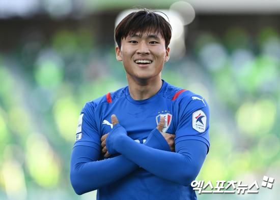 스웨덴 매체 '스포르트블라데트'가 19일(한국시간) 스웨덴 명문 구단 말뫼가 루턴 타운 중앙수비수 마즈 안데르센과 함께 미네소타 유나이티드 공격수 정상빈을 주시하고 있다고 보도했다.&nbsp;엑스포츠뉴스DB