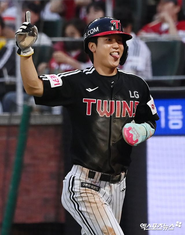 LG 내야수 구본혁은 20일 사직구장에서 열린 '2025 신한 SOL Bank KBO 리그' 롯데와 주중 3연전 첫 번째 경기에서 7번타자 2루수로 선발 출전했다. 1회초 2타점 적시타로 공격에 활력을 불어넣었다. 엑스포츠뉴스 DB
