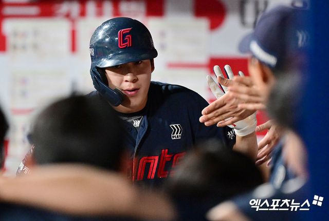 롯데 내야수 나승엽은 20일 사직구장에서 열릴 '2025 신한 SOL Bank KBO 리그' LG와 주중 3연전 첫 번째 경기에서 6번타자 1루수로 선발 출전할 계획이다. 오른쪽 손가락 부상 후 라인업에 복귀했다. 엑스포츠뉴스 DB