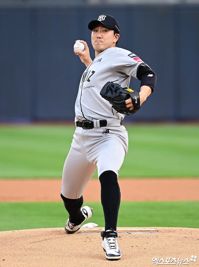 KT 위즈 베테랑 우완 조이현이 20일 수원 KT위즈파크에서 열린 2025 신한 SOL Bank KBO리그 KIA 타이거즈와의 팀 간 4차전에 선발등판,&nbsp;5⅓이닝 5피안타 1사구 3탈삼진 1실점을 기록, 승리투수가 됐다. 사진 박지영 기자