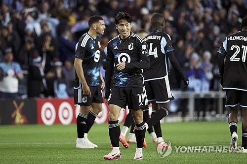 스웨덴 매체 '스포르트블라데트'가 19일(한국시간) 스웨덴 명문 구단 말뫼가 루턴 타운 중앙수비수 마즈 안데르센과 함께 미네소타 유나이티드 공격수 정상빈을 주시하고 있다고 보도했다.&nbsp;연합뉴스