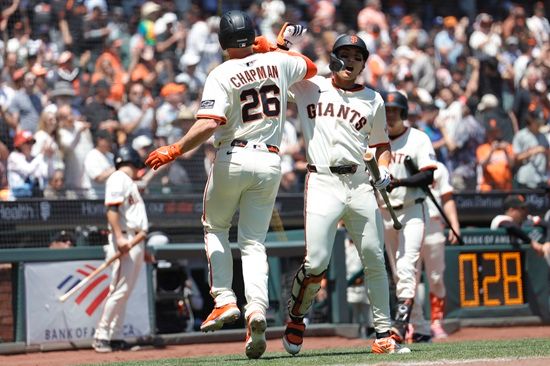 샌프란시스코 자이언츠 외야수 이정후가 22일 미국 캘리포니아주 샌프란시스코 오라클 파크에서 열린 2025 메이저리그 캔자스시티 로열스전에 3번 타자 중견수로 선발 출전해 2루타와 볼넷으로 멀티 출루 경기에 성공했다. 이정후는 시즌 14번째 2루타로 3경기 연속 안타 행진도 이어갔다. 연합뉴스