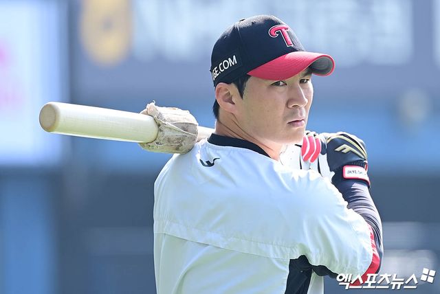 LG 내야수 오지환은 21일 사직구장에서 열릴 '2025 신한 SOL Bank KBO 리그' 롯데와 주중 3연전 두 번째 경기에서 선발 명단에서 빠져 대기한다. 지난 경기 오른발 사구 여파로 선발 출전이 힘들다. 엑스포츠뉴스 DB