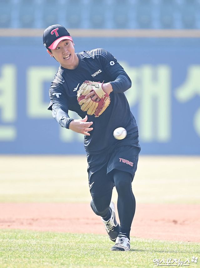 LG 내야수 구본혁은 20일 사직구장에서 열린 '2025 신한 SOL Bank KBO 리그' 롯데와 주중 3연전 첫 번째 경기에서 7번타자 2루수로 선발 출전했다. 멀티히트와 3타점을 기록해 팀 승리에 힘을 보탰다. 엑스포츠뉴스 DB