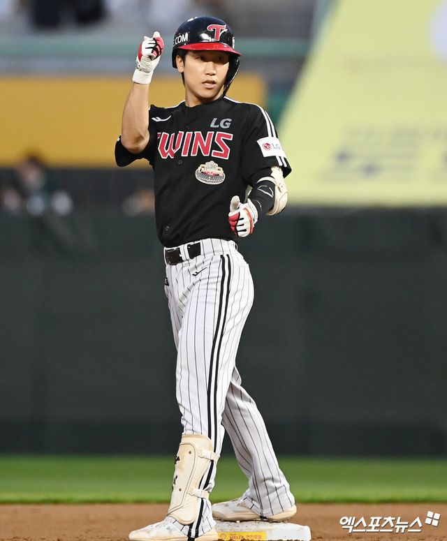 LG 내야수 구본혁은 20일 사직구장에서 열린 '2025 신한 SOL Bank KBO 리그' 롯데와 주중 3연전 첫 번째 경기에서 7번타자 2루수로 선발 출전했다. 멀티히트와 3타점을 기록해 팀 승리에 힘을 보탰다. 엑스포츠뉴스 DB