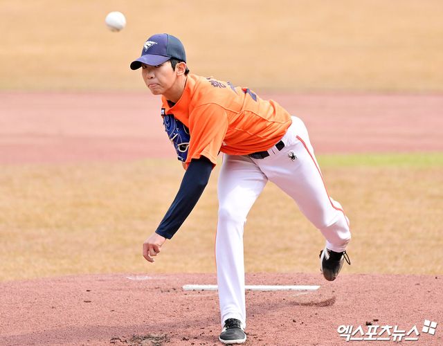 6일 오후 대전 한화생명 볼파크에서 열린 한화 청백전 경기, 한화 황준서가 공을 힘차게 던지고 있다. 엑스포츠뉴스 DB