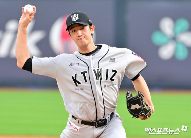 KT 위즈 토종 에이스 고영표가 21일 수원 KT위즈파크에서 열린 2025 신한 SOL Bank KBO리그 KIA 타이거즈와의 팀 간 5차전에 선발 등판, 7이닝 1실점 호투로 승리투수가 됐다. 사진 김한준 기자