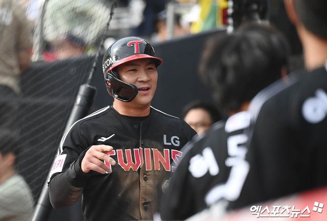 LG와 롯데는 21일 사직구장에서 열린 '2025 신한 SOL Bank KBO 리그' LG와 주중 3연전 두 번째 경기에서 7-7 무승부를 기록했다. 양 팀은 이틀 연속 치열한 접전을 펼쳤다. 엑스포츠뉴스 DB