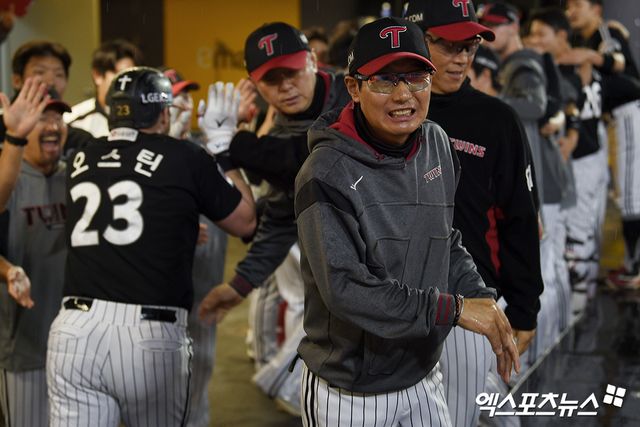 염경엽 감독이 이끄는 LG 트윈스가 23일 인천 SSG랜더스필드에서 열린 2025 신한 SOL Bank KBO리그 SSG 랜더스와의 팀 간 7차전에서 3-1 승리를 거두고 2연승을 내달렸다. 사진 고아라 기자