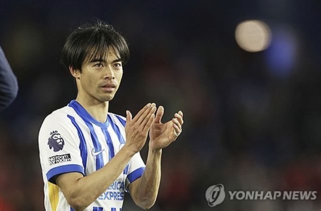 '스카이스포츠 독일' 소속 플로리안 플레텐베르크는 지난 23일(한국시간) '미토마가 이번 여름 뮌헨으로 이적할 의사가 있음을 밝혔다. 뮌헨은 28세 일본인 윙어에 대한 관심을 구체화하고 있다. 이미 미토마의 에이전트를 만나 대화를 진행했다. 다만, 막스 에베를 디렉터는 공식적인 제안을 한 상태는 아니다'라고 밝혔다.&nbsp;이어 '미토마는 킹슬리 코망 혹은 레로이 자네의 대체 선수로 고려될 수 있다'고 덧붙였다. 미토마가 뮌헨에 입단하면 한 때 해리 케인의 파트너로 꼽혔던 손흥민의 뮌헨 입단 가능성은 사라진다. 연합뉴스