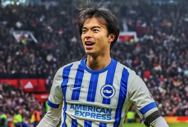 '스카이스포츠 독일' 소속 플로리안 플레텐베르크는 지난 23일(한국시간) '미토마가 이번 여름 뮌헨으로 이적할 의사가 있음을 밝혔다. 뮌헨은 28세 일본인 윙어에 대한 관심을 구체화하고 있다. 이미 미토마의 에이전트를 만나 대화를 진행했다. 다만, 막스 에베를 디렉터는 공식적인 제안을 한 상태는 아니다'라고 밝혔다.&nbsp;이어 '미토마는 킹슬리 코망 혹은 레로이 자네의 대체 선수로 고려될 수 있다'고 덧붙였다. 미토마가 뮌헨에 입단하면 한 때 해리 케인의 파트너로 꼽혔던 손흥민의 뮌헨 입단 가능성은 사라진다. 연합뉴스