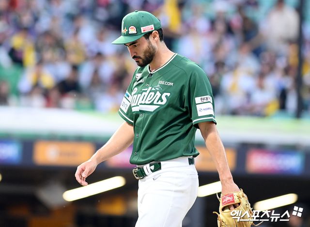 SSG 랜더스 외국인 투수 미치 화이트가 지난 23일 인천 LG 트윈스전에서 6이닝 2실점 호투에도 패전투수가 됐다. 사진 엑스포츠뉴스 DB