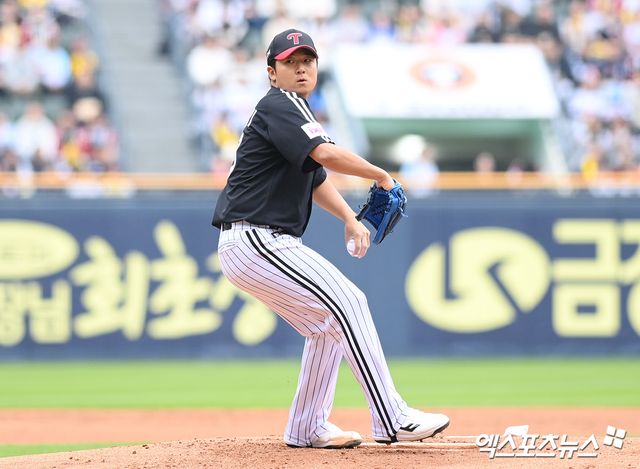 5일 오후 서울 잠실야구장에서 열린 '2025 신한 SOL Bank KBO리그' LG 트윈스와 두산 베어스의 경기, 1회말 LG 선발투수 송승기가 공을 힘차게 던지고 있다. 엑스포츠뉴스 DB