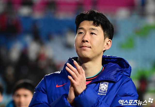 홍명보 축구대표팀 감독이 이라크, 쿠웨이트와의 6월 A매치 2연전에 나설 26명의 명단을 확정했다. 부상 중인 손흥민(토트넘 홋스퍼)은 포함됐지만 아킬레스건 문제로 시즌 내내 불편함을 겪었던 김민재는 빠졌다. 김민재 대신 최근 덴마크 미트윌란에서 꾸준히 출전 중인 이한범이 승선했고, 이번 시즌 K리그에서 물 오른 득점력을 보여주고 있는 전진우(전북현대)가 발탁되며 치열한 2선 경쟁을 예고했다. 엑스포츠뉴스DB